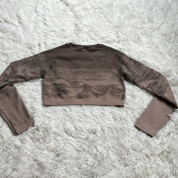 Gymshark Brown Adapt Crop Top - Picture 2 of 9